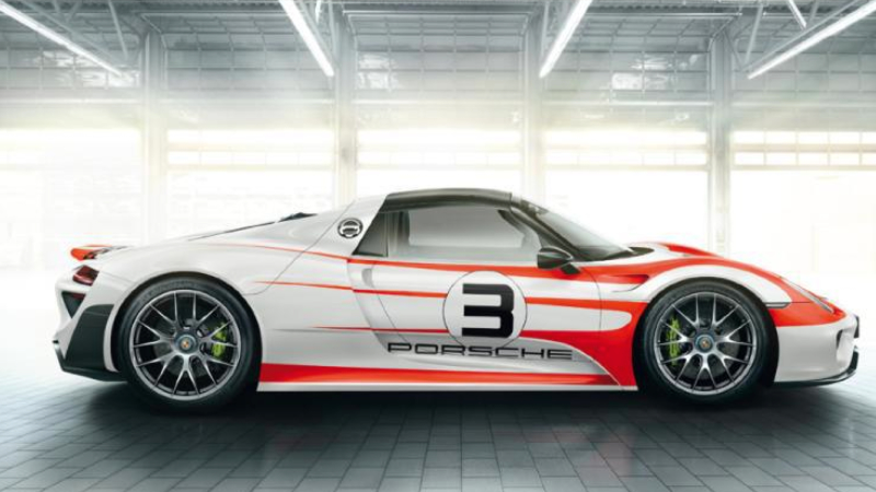 Illustration for article titled Leaked Brochure Shows Off Porsche's 800 Horsepower 78 MPG Hybrid 918 Spyder
